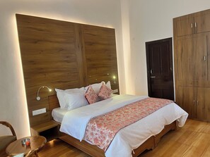 1 bedroom, in-room safe, soundproofing, free WiFi - Crestmont Snow View Resort Ranikhet (Ranikhet)