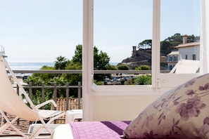 Habitación doble, vista al mar | Caja de seguridad en la habitación, wifi gratis y ropa de cama