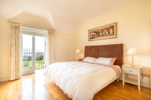 4 chambres, fer et planche à repasser, Wi-Fi, literie fournie