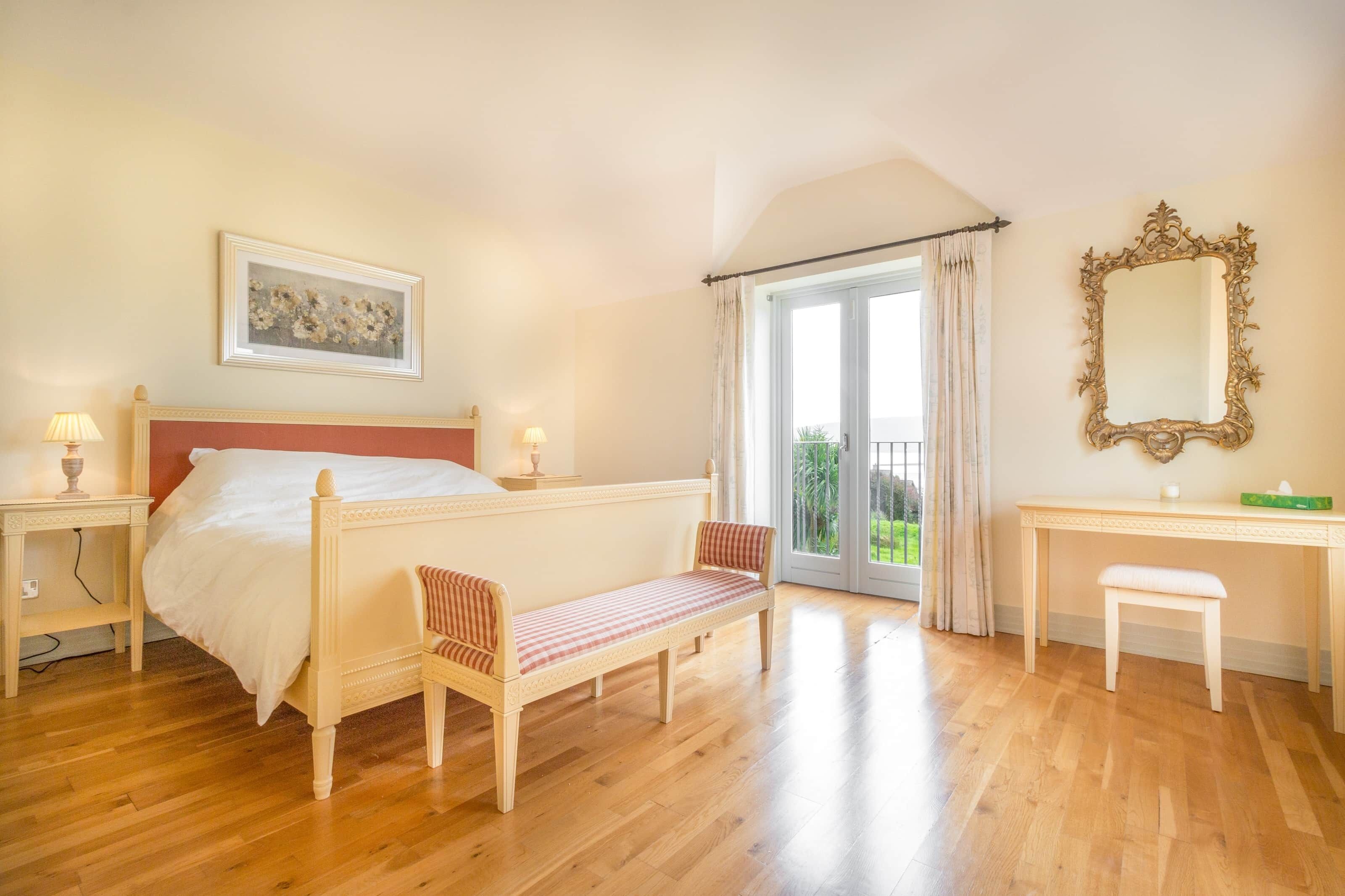 4 chambres, fer et planche à repasser, Wi-Fi, draps fournis