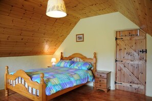 3 bedrooms, travel cot