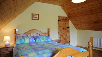 3 bedrooms, iron/ironing board, free WiFi, bed sheets