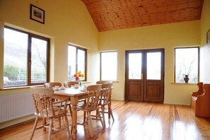 Dining - Griffins Holiday Cottage (Murreagh)