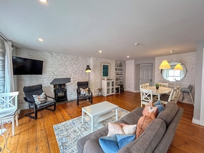 TV - Apartment 3 on John Street (Dingle)