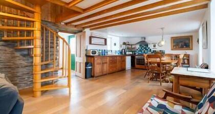 Brosnan's Cottage - Ventry