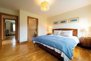 4 soverom, strykejern/-brett, wi-fi og sengetøy