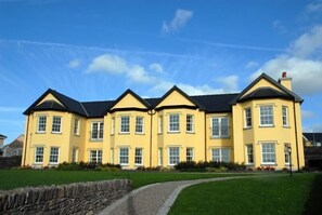 Exterior - Waters Edge Apartment 2 (Dingle)