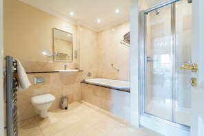 Bathroom - Waters Edge Apartment 2 (Dingle)
