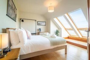 4 soverom, strykejern/-brett, wi-fi og sengetøy