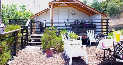 Romantic Alpaca Retreat / Farmstay With Soaking Tub