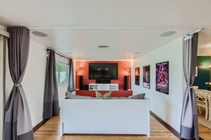 TV, fireplace, stereo, offices