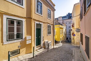 Exterior - Urban Oasis Premium Location w AC (Lisbon)