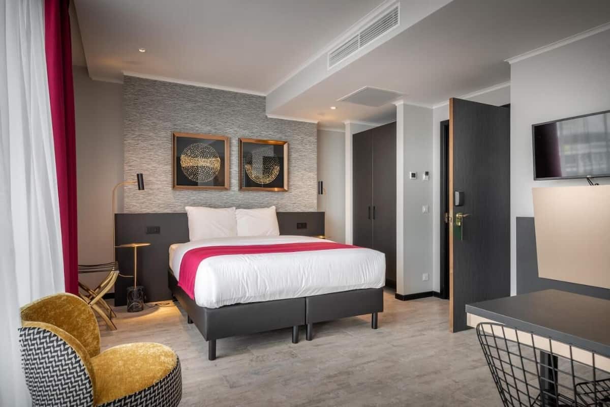 Studio | Surmatelas, coffres-forts dans les chambres, bureau, rideaux occultants