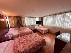 City-Dreibettzimmer, Raucher, Stadtblick | Bettwäsche aus ägyptischer Baumwolle, hochwertige Bettwaren