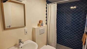 Towels, toilet paper