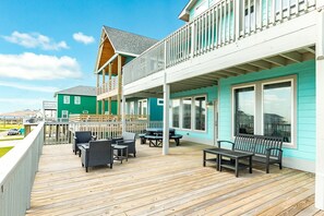 Outdoor dining - Beautiful Sunrises & Sandy Sea Views, Relax! (Freeport)
