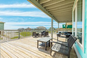 Outdoor dining - Beautiful Sunrises & Sandy Sea Views, Relax! (Freeport)