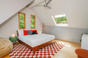 2 bedrooms, in-room safe, desk, iron/ironing board - Unique; Modern; Spiral Staircase; Loft; Near IU; Whirlpool Tub; Natural Light (Bloomington)