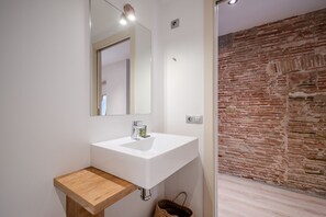 تجهيزات دش، مجففات شعر، مناشف