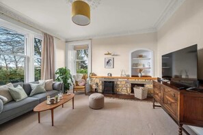 Smart TV, fireplace, video games, offices