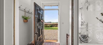 The Farmhouse - Countryside Escape with Hot Tub