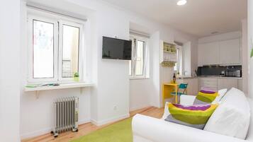 Studio (Beco Belo 28 - 2º) | Living area | Flat-screen TV