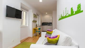 Studio (Beco Belo 28 - 2º) | Living area | Flat-screen TV