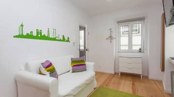 Studio (Beco Belo 28 - 2º) | Living area | Flat-screen TV