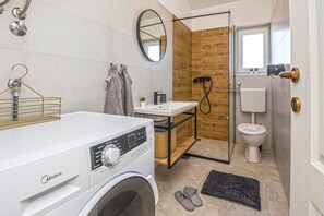 Comfort House | Bathroom | Free toiletries, hair dryer, towels, soap - Villa Dika Nin (Nin)