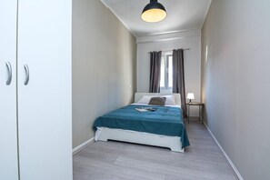 Comfort House | 5 bedrooms, desk, laptop workspace, iron/ironing board