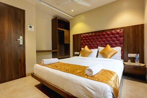 Deluxe Room | 1 bedroom, premium bedding, free WiFi, bed sheets - Hotel Sea Breeze (Mumbai)