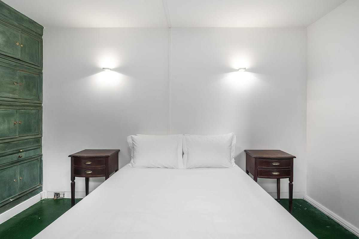 2 bedrooms, iron/ironing board, free WiFi