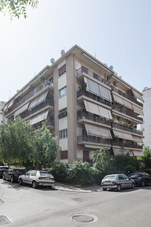 Front of property - Palaio Faliro Gem 1 Bd Apt with Balcony (Palaio Faliro)