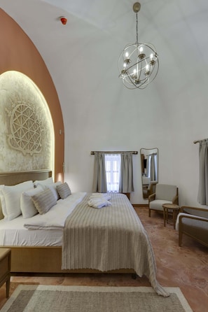 Free minibar items, individually decorated, desk, laptop workspace - Silk Road Museum Hotel (Tokat)