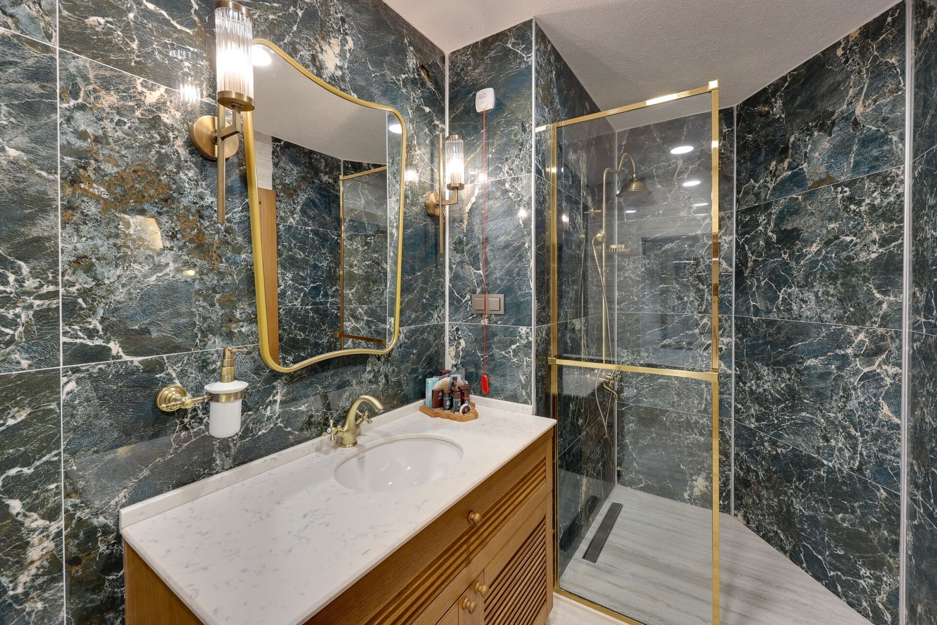 Deluxe Room | Bathroom | Hair dryer, slippers, towels, soap