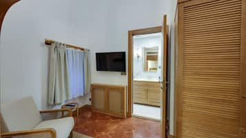 Premium Suite | Free minibar items, desk, laptop workspace, soundproofing