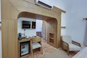 Chambre Luxe | Mini-bar avec articles gratuits, décoration personnalisée, bureau