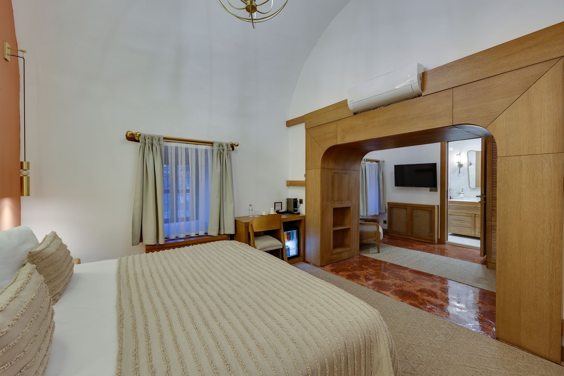 Premium Suite | Free minibar items, desk, laptop workspace, soundproofing