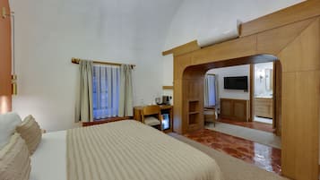 Premium Suite | Free minibar items, desk, laptop workspace, soundproofing