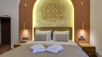 Premium Room | Free minibar items, individually decorated, desk, laptop workspace