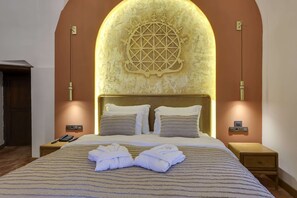 Premium-huone | Minibaari (osa tuotteista ilmaisia), yksilöllisesti sisustettu, työpöytä