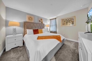8 bedrooms, iron/ironing board, travel cot, free WiFi - Clubhouse Disney LUXE:Karaoke, Heat Pool, Firepit, BBQ Grill, Arcades, PS5, XBOX (ChampionsGate)