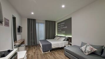 基础开间 | 客房内保险箱、办公桌、遮光窗帘、隔音