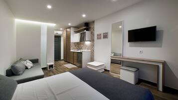 基础开间 | 客房内保险箱、办公桌、遮光窗帘、隔音