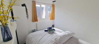 Room 4 - Double bed - 2nd floor - Wifi and is a 2 min walk from Iver station 