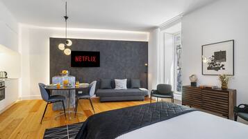 Cardiff 2B | Living area | Flat-screen TV