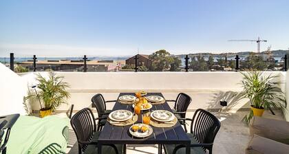 Brand new luxury apartment riverside