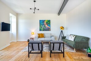 Flat-screen TV - Brand new luxury apartment riverside (Lisbon)