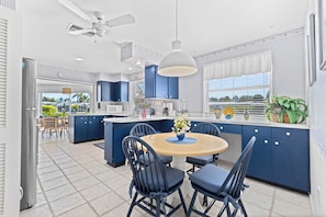 Dining - Tropical Canal Home–Pool, Sun & Water Access: Paradise Cottage in LBK by RVA (Longboat Key)
