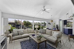 Smart TV - Tropical Canal Home–Pool, Sun & Water Access: Paradise Cottage in LBK by RVA (Longboat Key)